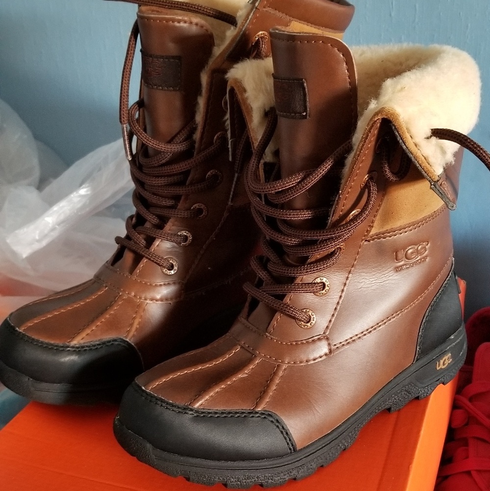 UGG Butte Waterproof Boys boot size 3